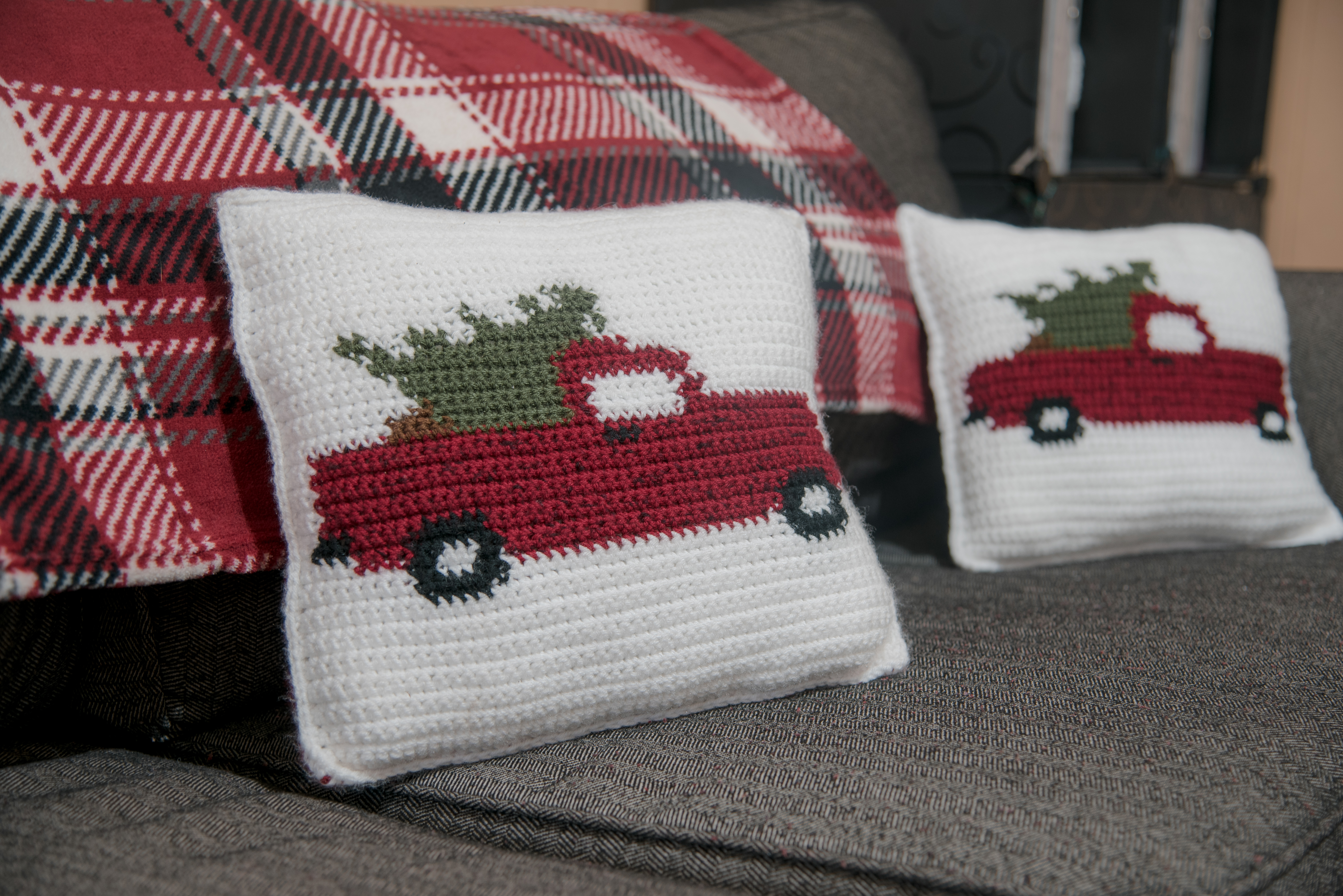 Free Crochet Pattern For The Vintage Red Christmas Truck